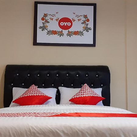 Oyo 1053 Angelyn Home Stay Medan Extérieur photo