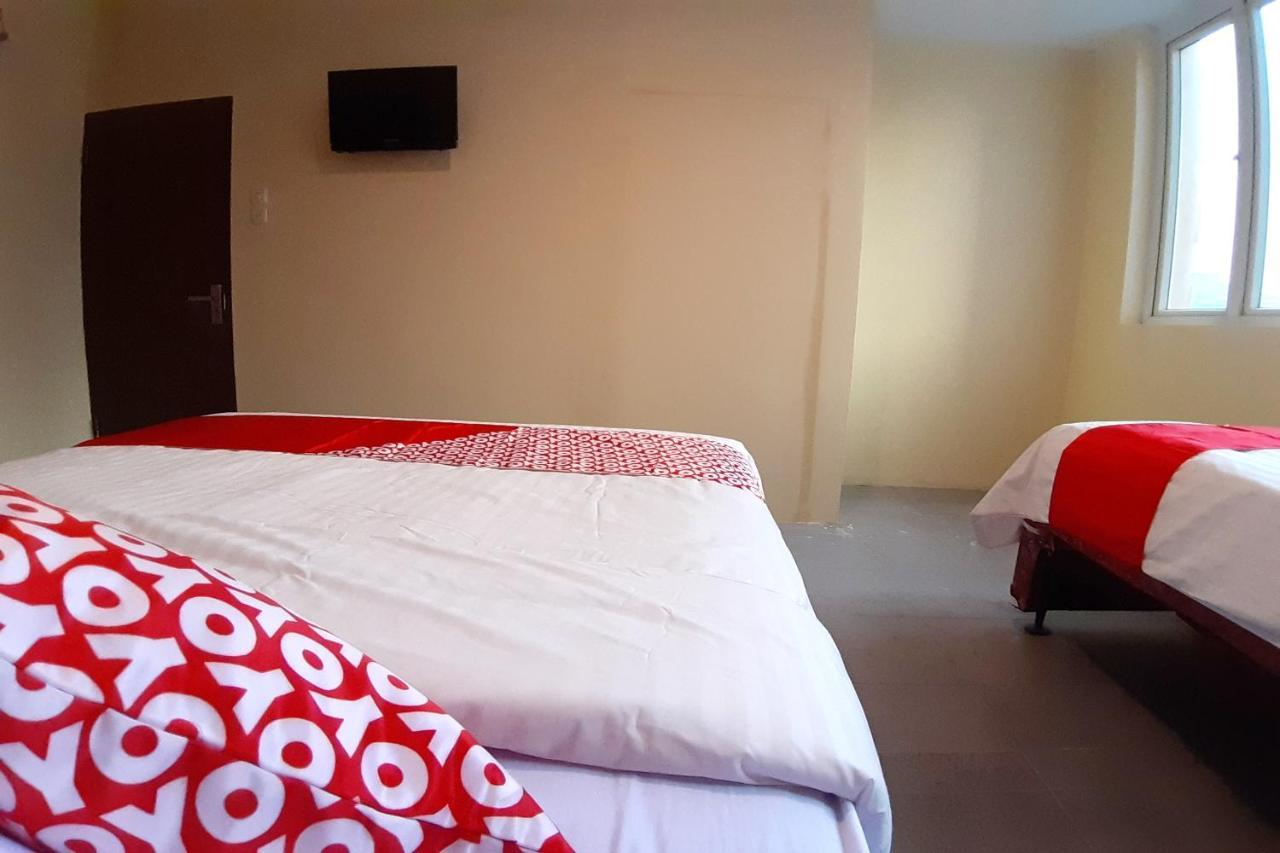 Oyo 1053 Angelyn Home Stay Medan Extérieur photo