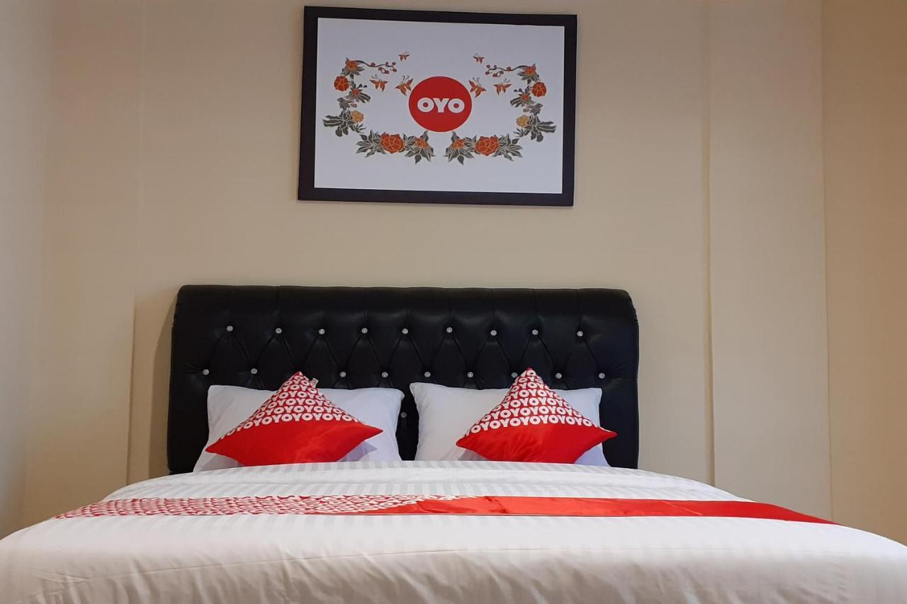 Oyo 1053 Angelyn Home Stay Medan Extérieur photo