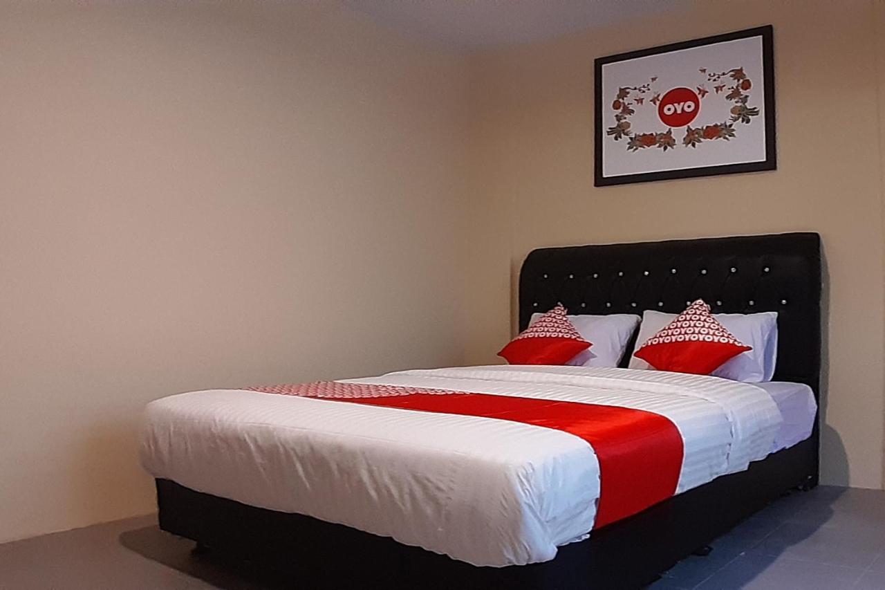 Oyo 1053 Angelyn Home Stay Medan Extérieur photo