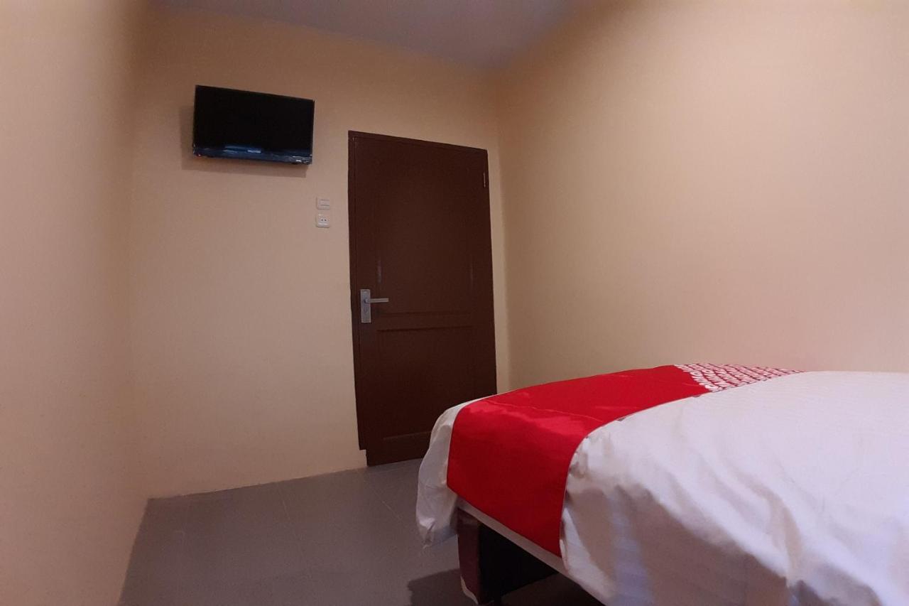 Oyo 1053 Angelyn Home Stay Medan Extérieur photo