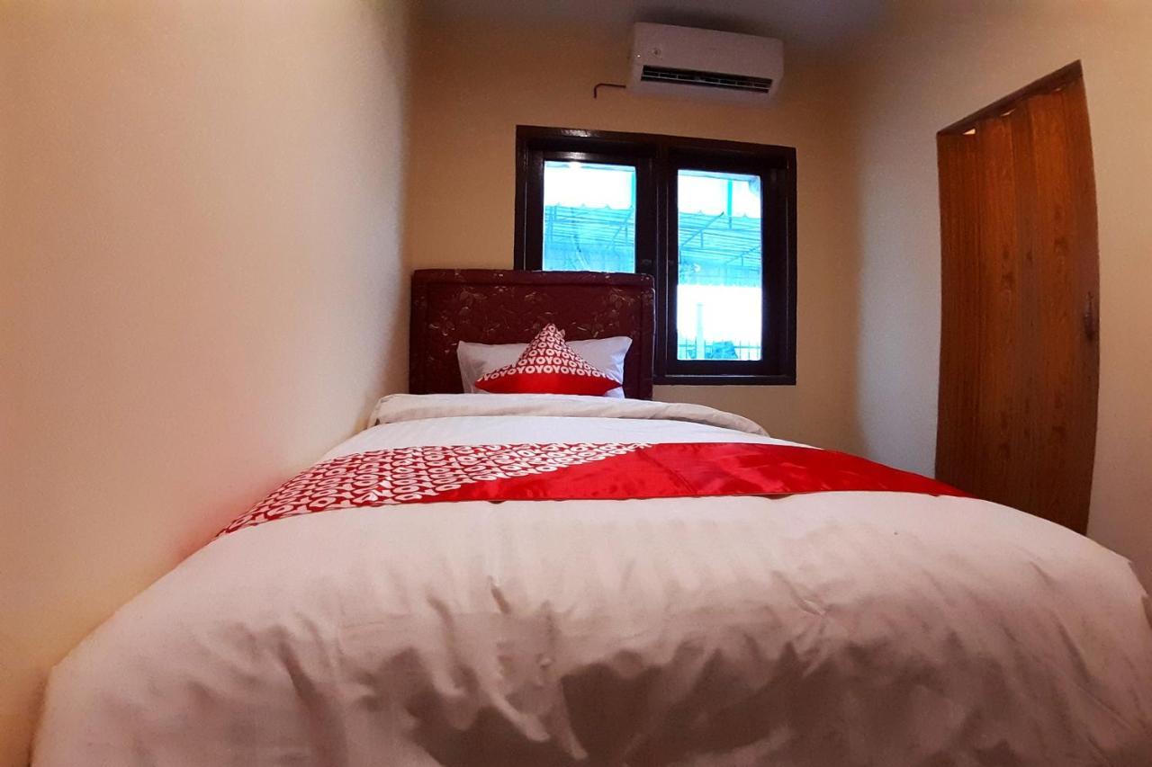 Oyo 1053 Angelyn Home Stay Medan Extérieur photo