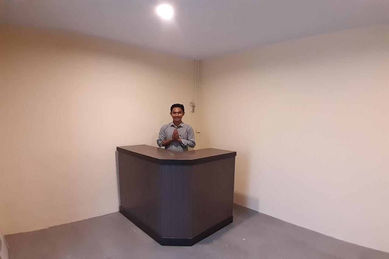 Oyo 1053 Angelyn Home Stay Medan Extérieur photo