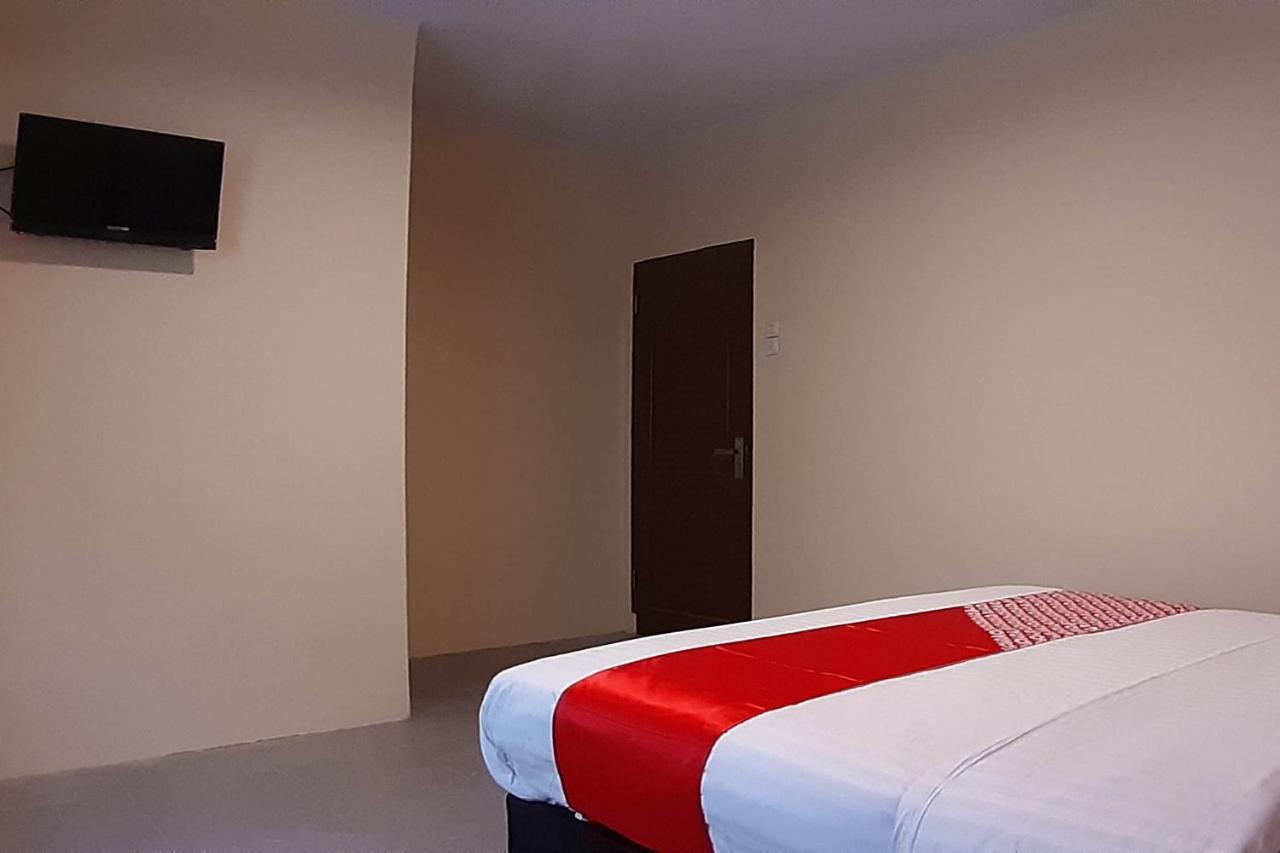 Oyo 1053 Angelyn Home Stay Medan Extérieur photo