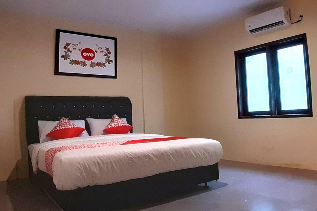 Oyo 1053 Angelyn Home Stay Medan Extérieur photo