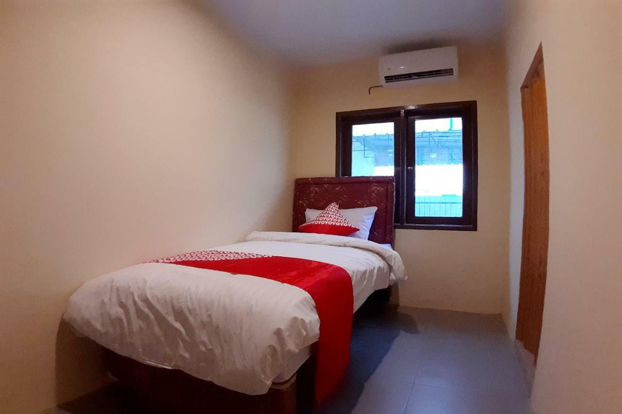 Oyo 1053 Angelyn Home Stay Medan Extérieur photo