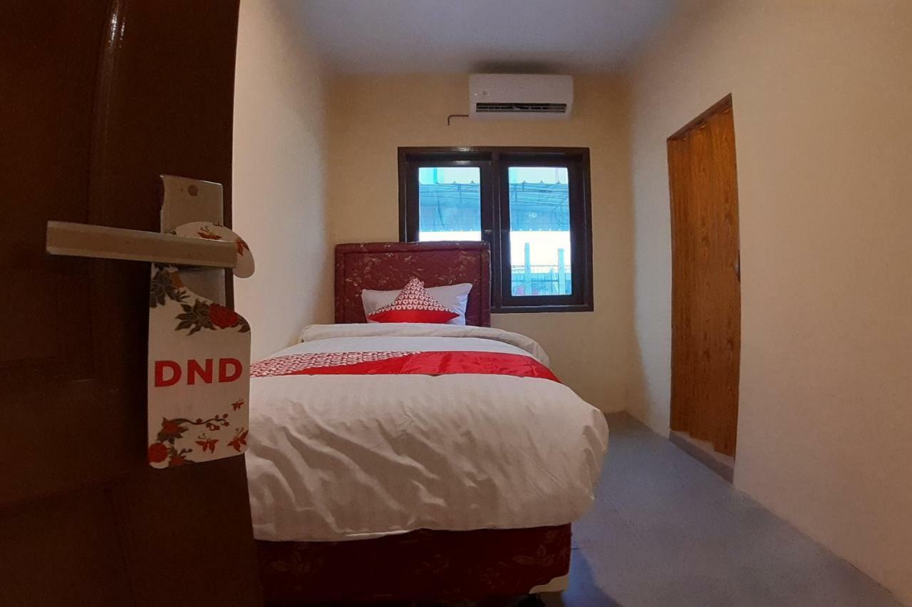 Oyo 1053 Angelyn Home Stay Medan Extérieur photo