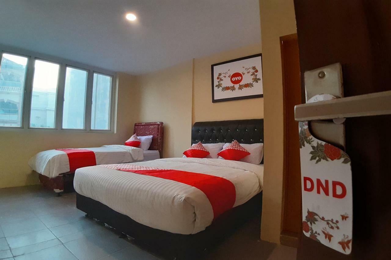 Oyo 1053 Angelyn Home Stay Medan Extérieur photo